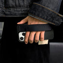 Case Dorn Fibra de Carbono para iPhone 15/16 Pro Max - Capa Antichoque com Cinta de Silicone